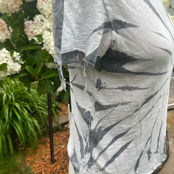 Berenice Destructed T-Shirt - Picture 2 of 6